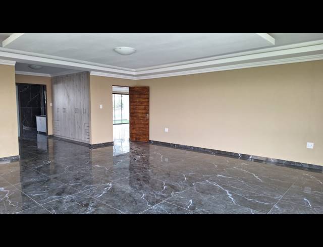 6 BEDROOM HOUSE FOR SALE IN RIVERSDALE